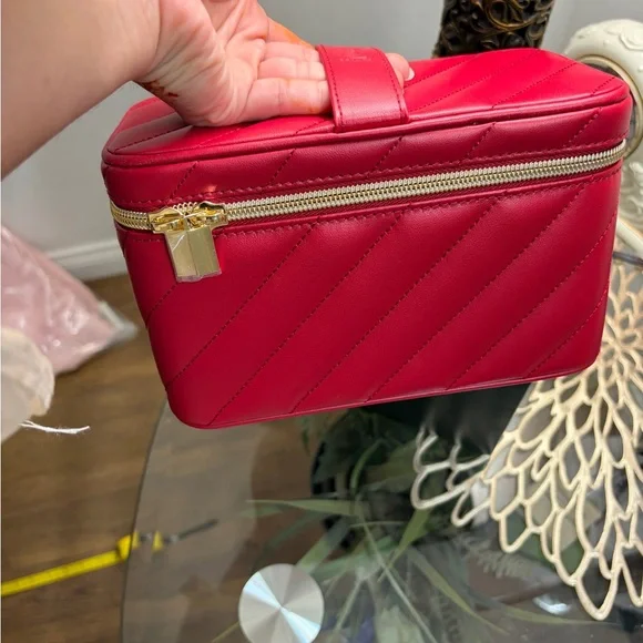 Yves Saint Laurent Quilted Red Cosmetic Case with Gold Hardware - Picture 2 of 13